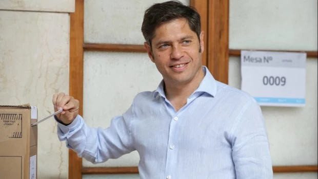 Kicillof pidió "votar pensando en el futuro" y aseguró que sistema electoral es "inviolable"