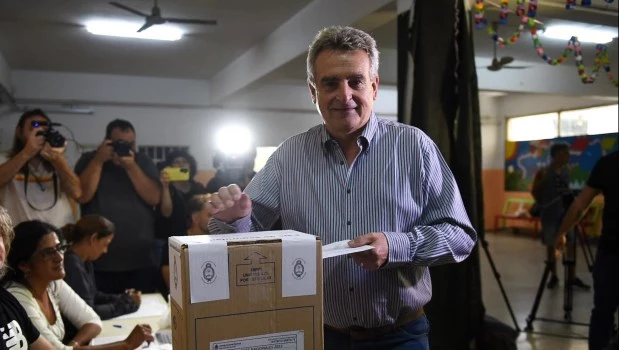 Agustín Rossi votó en Rosario y destacó el "mensaje de unidad nacional"
