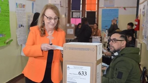 Alicia Kirchner: "Cuanta mayor cantidad de gente venga a votar será mejor"