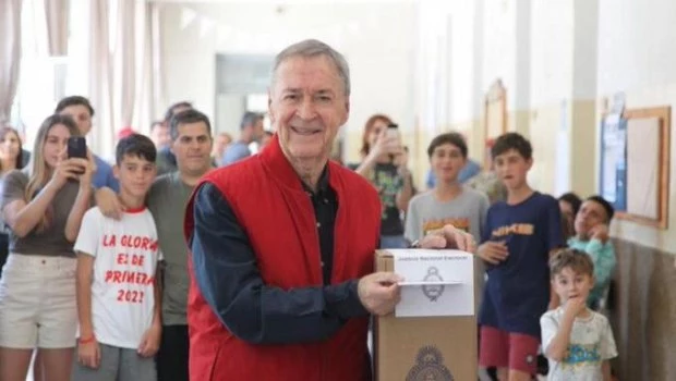 Schiaretti destacó que "elegir al Presidente" es el mejor homenaje a los 40 años de democracia