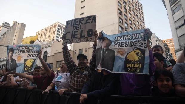 En el Gobierno especulan que la diferencia a favor de Milei es irremontable