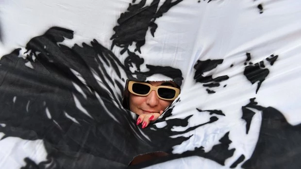 En la sede de Unión por la Patria se esperan los resultados con un clima pesimista