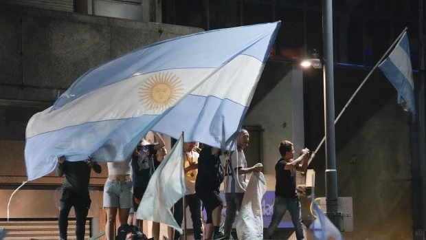 La dolarización es el mascarón de proa de La Libertad Avanza. Implementarla en el corto plazo será un verdadero desafío.