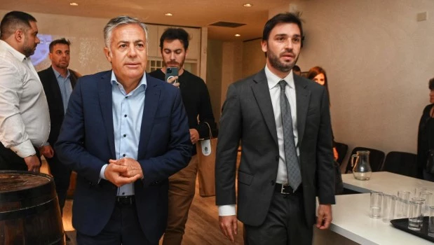 Los gobernadores de Mendoza (Cornejo) y Chubut (Torres) buscan no sufrir recortes de los fondos enviados por la Nación.