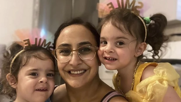 Sharon Cunio fue liberada junto a sus hijos Emma y Yuli.