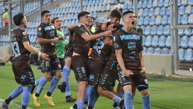 Platense venció por penales a Huracán y es el primer semifinalista de ...
