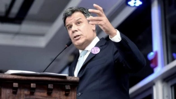 Con fuertes discusiones internas, se dividió el bloque de la UCR en Diputados
