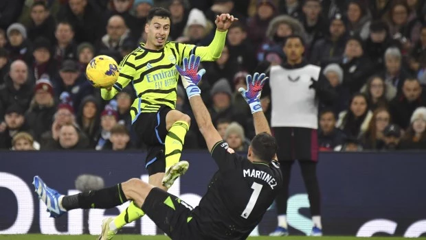 Aston Villa bajó a Arsenal de la punta y "Dibu" Martínez sumó otra valla invicta