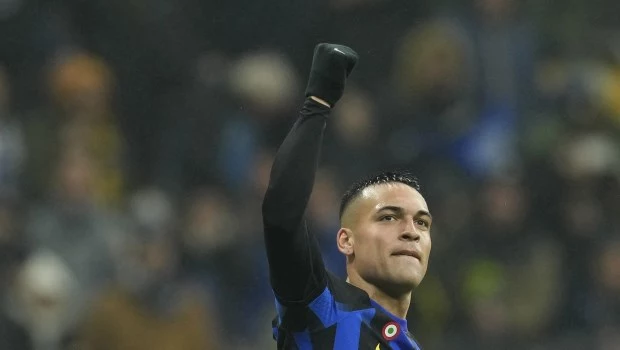 Lautaro Martínez anotó en la goleada del Inter que se mantiene en la punta