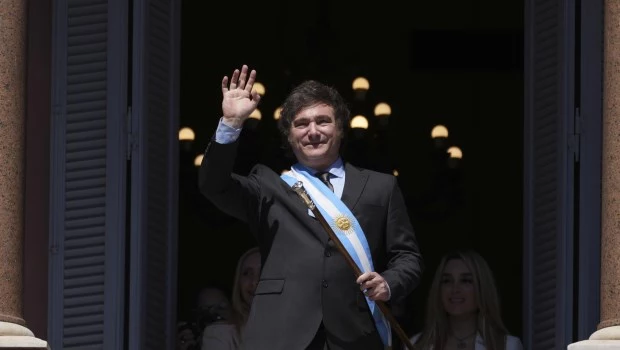 Milei en el balcón de la Casa Rosada: "Es el fin de la noche populista"