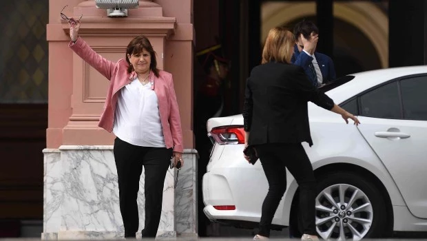 La ministra de Seguridad Patricia Bullrich cruzó al sector del PRO que planteó cuestionamientos al DNU y pidió "coherencia"