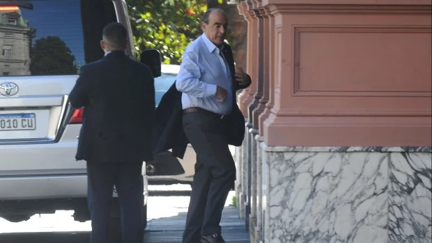 Guillermo Francos llega a Casa de Gobierno. ARCHIVO