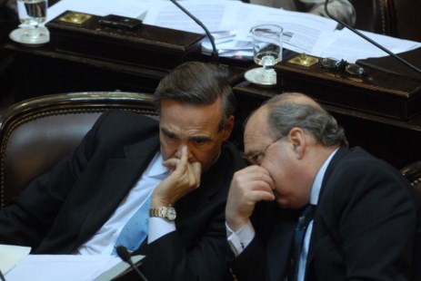 El kirchnerismo rechazó debatir en el Senado la fe de erratas de la ley de medios