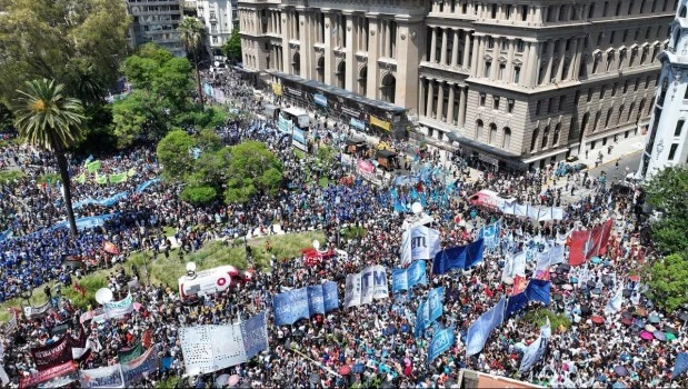 Confrontación sindical y rechazo político a las reformas de Milei 