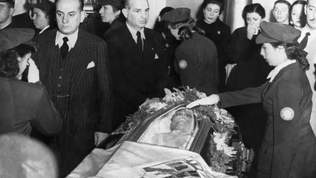 Enfermedad y política se cruzaron en el último año de la vida de Eva Perón.