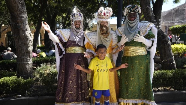 Algunos historiadores sostienen que los ‘magos’ murieron en el año 54, después de celebrar juntos la Navidad. Tras siglos de peregrinaje, sus restos alcanzaron reposo en tierra alemana.