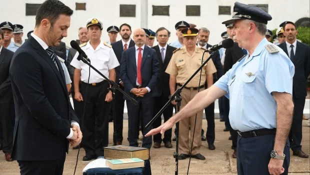Petri puso en funciones al Jefe de Estado Mayor de las Fuerzas Armadas y de la Fuerza Aérea - Política | Diario La Prensa