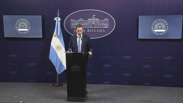 El vocero presidencial, Manuel Adorni, en conferencia de prensa en la Casa de Gobierno.