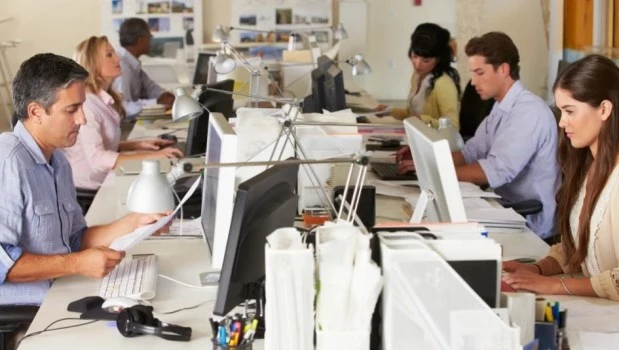 Los empleados que pertenecen a la clase media suman nuevos trabajos con el fin de sostener su nivel de vida ante la escalada de los precios. Le quitan, por lo tanto, tiempo al ocio y el esparcimiento.