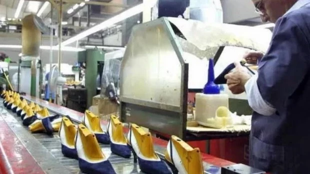 La industria de calzado nacional le pedirá al Gobierno bajar los aranceles para componentes importados