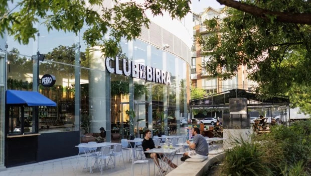 Cerveza y amigos en pleno Colegiales