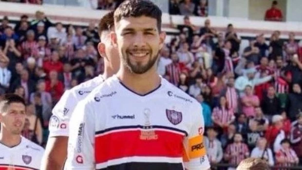 El capitán de Chacarita chocó cuando iba a entrenar y quedó internado en terapia intensiva
