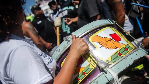 Militantes al arribar al Congreso.