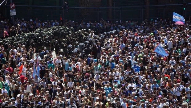 CGT, CTA y movimientos sociales se movilizaron en el primer paro contra el gobierno de Milei