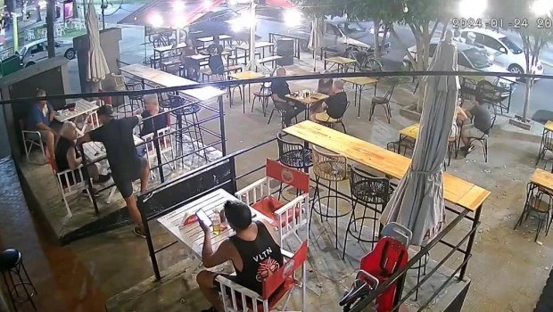Dejó una amenaza en un bar de Rosario y disparó a los clientes, pero el arma no funcionó