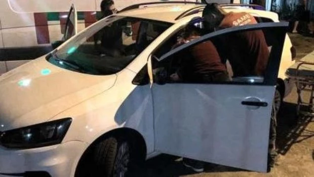 Se le trabó el cinturón de seguridad y la mataron de un tiro en la cabeza