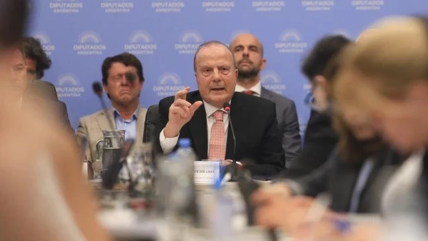 El Gobierno oficializó la salida de Ferraro y argumentó que fue por "razones personales"