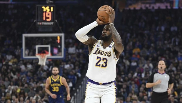 En el partido de la temporada, un LeBron imparable le da el triunfo a los Lakers frente a los Warriors