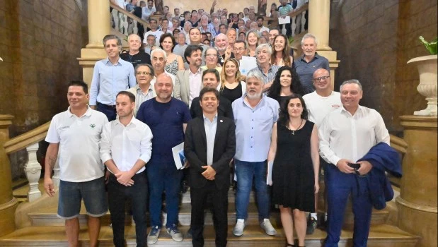 Ante empresarios, Kicillof señaló que Milei lleva adelante un "industricidio"