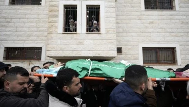 Fuerzas encubiertas israelíes vestidas de mujeres y médicos irrumpen en un hospital de Cisjordania y matan a 3 militantes
