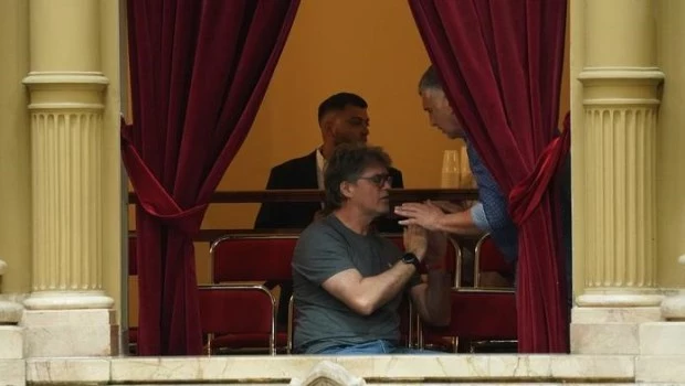 Retiran de uno de los palcos a un hombre que insultó a la diputada Bregman