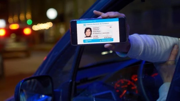 Por falta de insumos, la provincia de Buenos Aires prorroga el uso de licencia de conducir digital