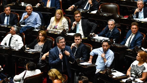 Diputados inició el debate de la Ley Omnbus y el oficialsmo se encamina a lograr la media sanción