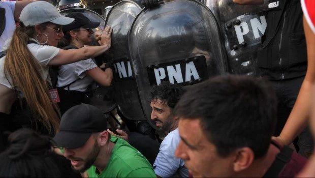 Liberaron a cuatro mujeres detenidas anoche en los incidentes en adyacencias del Congreso