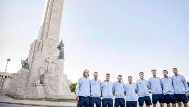 El equipo argentino de Copa Davis se sacó la foto oficial en el Monumento a la Bandera 