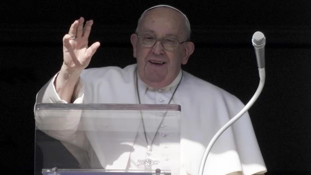 Francisco pide por las víctimas de los "devastadores" incendios en Chile