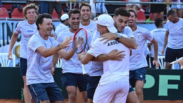 Sebastián Báez llevó a Argentina a la fase final de la Copa Davis