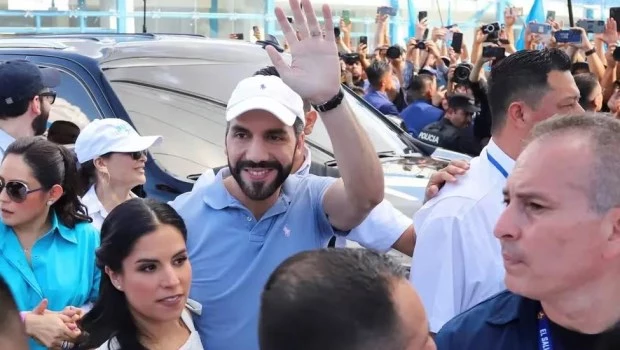 Bukele se proclamó reelecto con el 85% de los votos en El Salvador y se puso "a la orden" de Milei para combatir la delincuencia en la Argentina