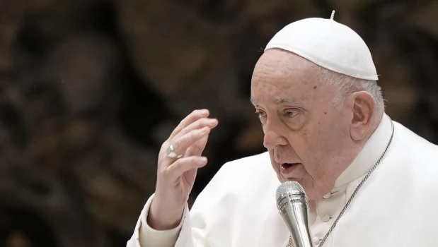El Papa pidió "escuchar de verdad a las mujeres" para "desmasculinizar la Iglesia"