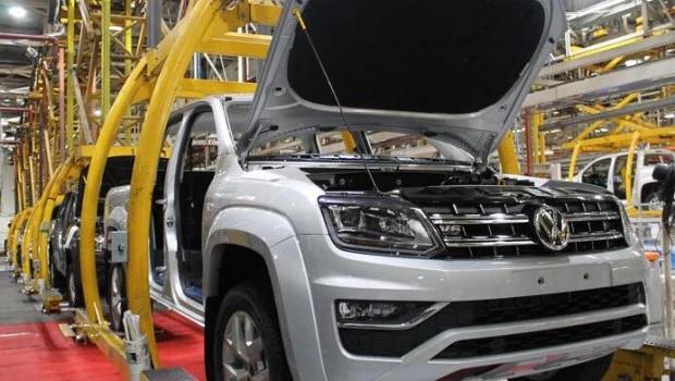 La fabricación de vehículos en enero cayó 16,7 % interanual, pero exportaciones subieron 34,7%