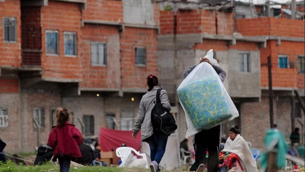 El Gobierno le dijo al FMI que el 50% de los argentinos cayó por debajo de la línea de pobreza