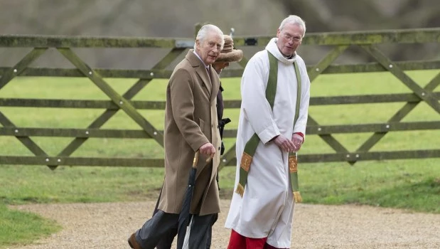 El rey Carlos de Inglaterra tiene cáncer y ya inició su tratamiento