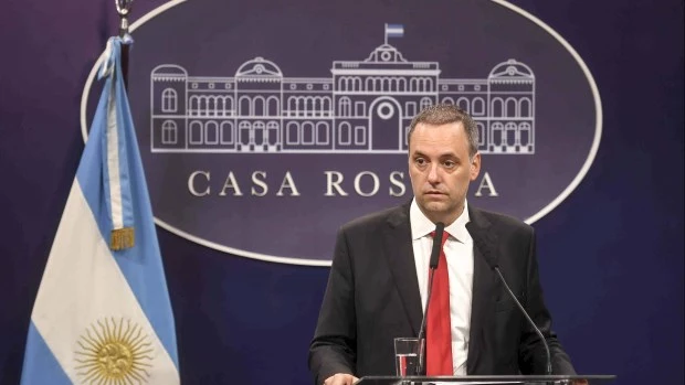 Adorni reiteró que el Gobierno quiere "evitar intermediarios" en la ayuda alimentaria