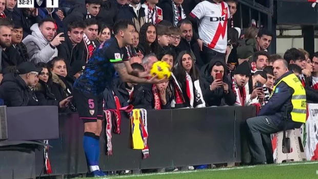 La Liga española denunciará la agresión sufrida por el argentino Lucas Ocampos