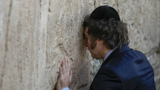 Milei lloró en el Muro de los Lamentos y se reunió con el presidente de Israel