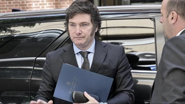 Milei dijo que dio la "orden" de "levantar el proyecto" por "delincuentes que quieren una Argentina peor"